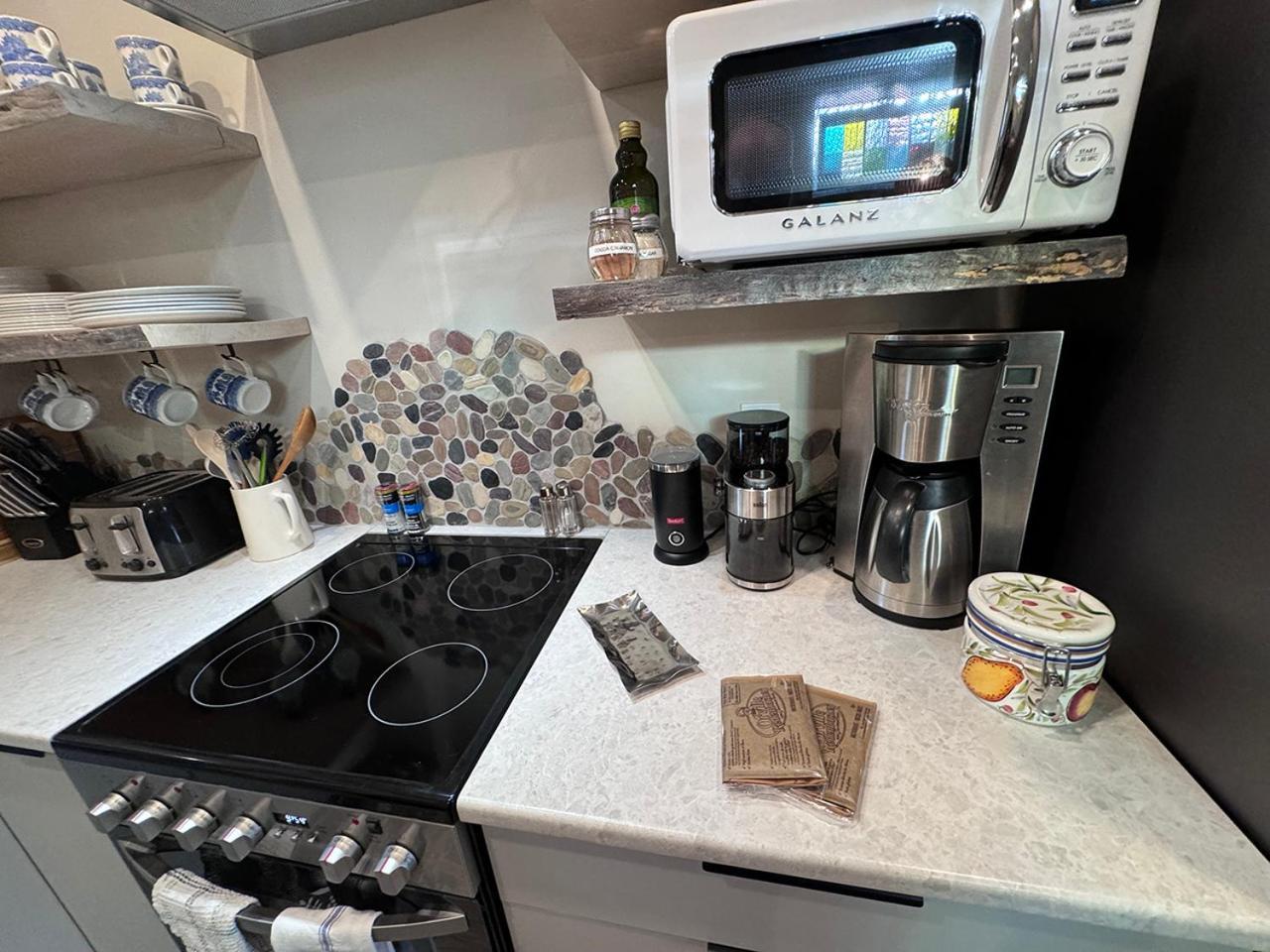 Cowichan Valley Guest Cottage Лейдисмит Екстериор снимка