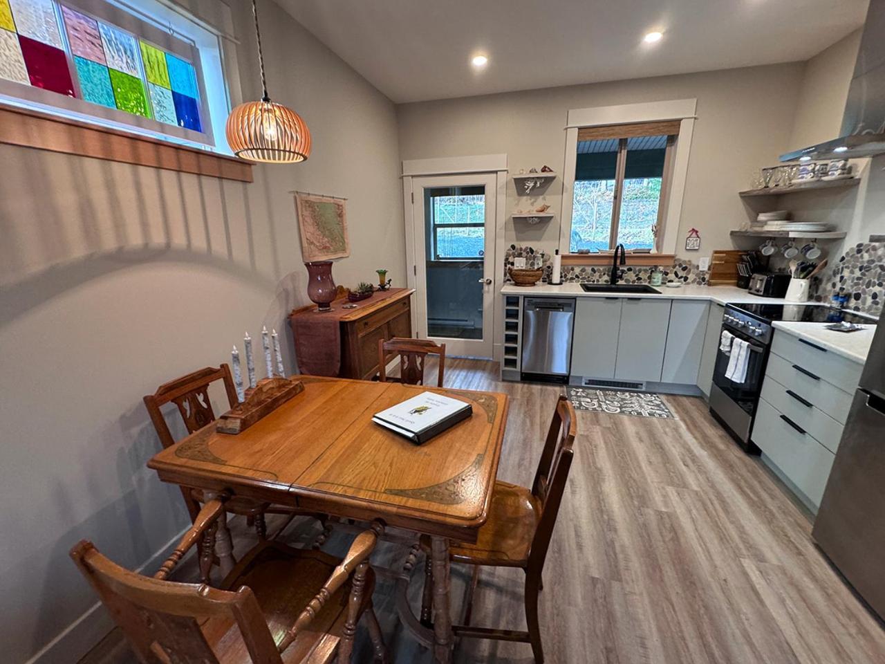 Cowichan Valley Guest Cottage Лейдисмит Екстериор снимка